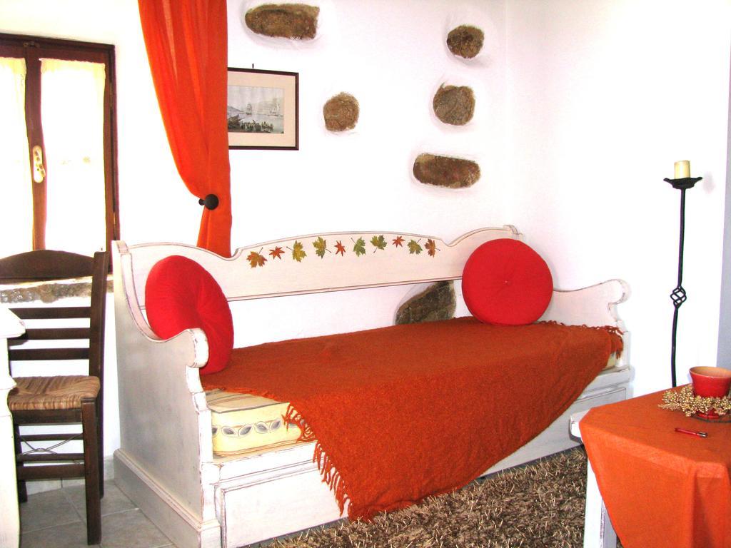 Porfyrousa Traditional Hotel Milopotamos  Bagian luar foto